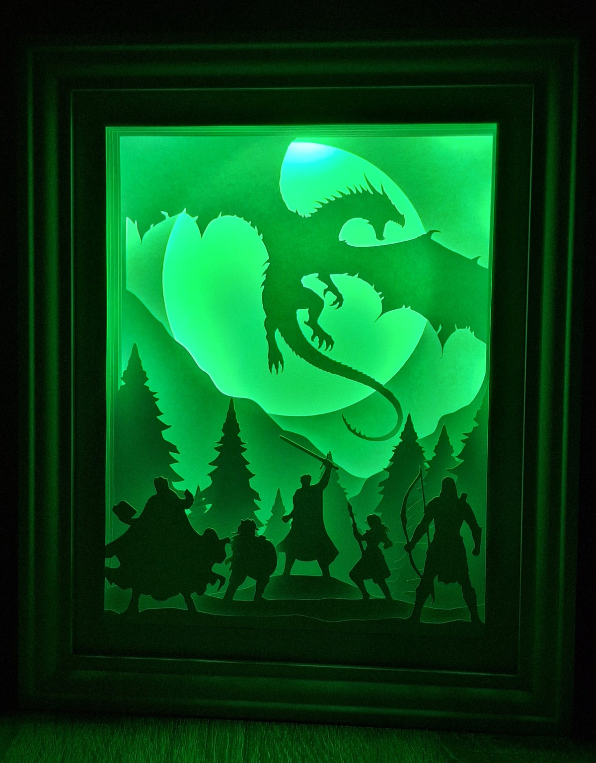 Paper Cut Mulitcolor LED Lampe - "Heros Fight" 20x25