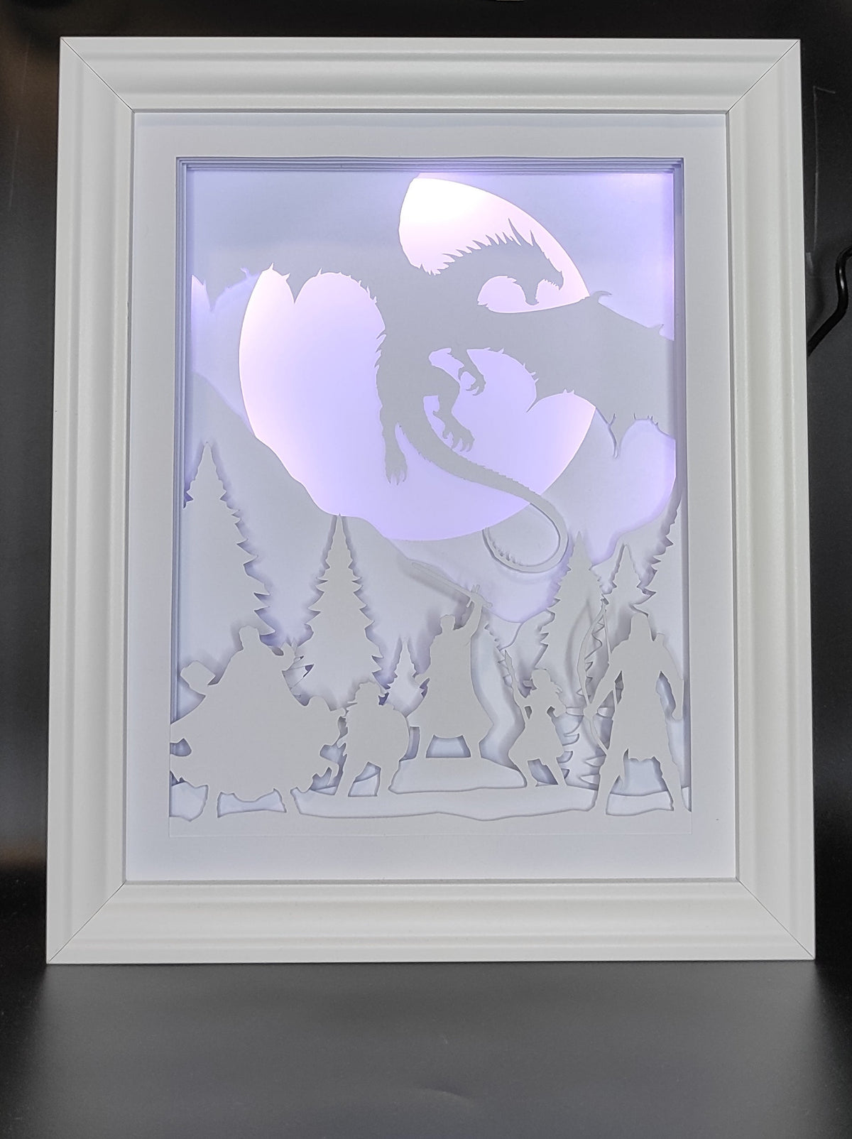 Paper Cut Mulitcolor LED Lampe - "Heros Fight" 20x25