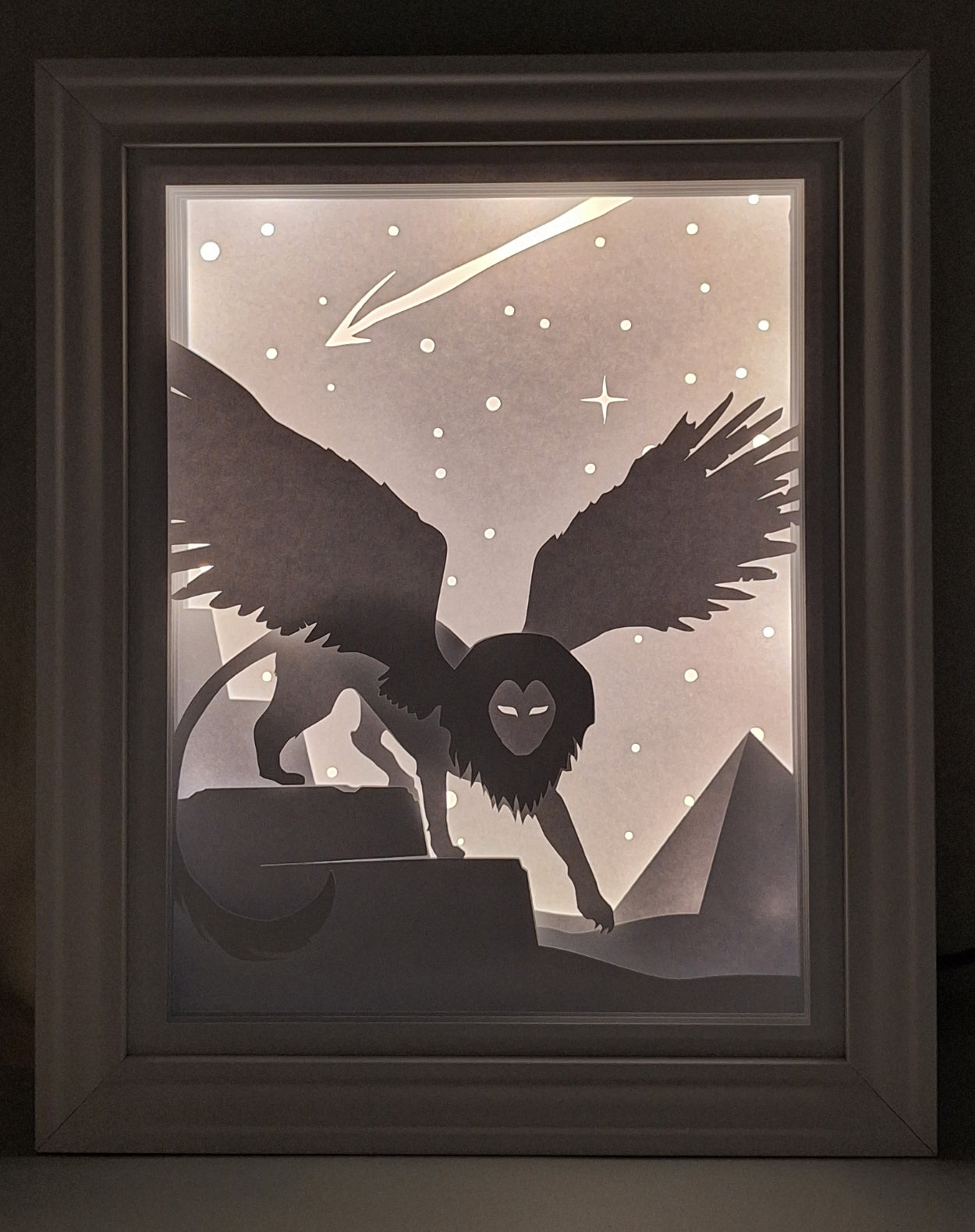 Paper Cut Mulitcolor LED Lampe - "Sphinx" 20x25